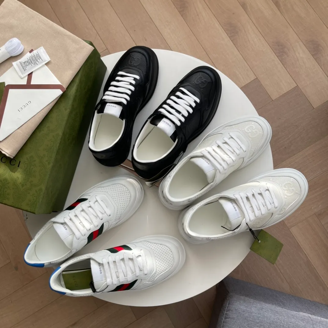 G Home 🆕New webbing sneakers✔️The brand’s classic webbing element is inspired by Gucci’s equestrian origins. Each season, it is reinterpreted through a variety of new and unique designs and styles. It appears on this leather sneaker with red and blue details, interpreting the brand's design concept of integrating sports and leisure. The thick-soled design gives the sneakers a retro feel~ Size: 35-40 (women) 38-45 (men) P hot style Color: white leather, black leather, brown leather, white webbing